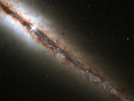 NGC 4013 - Profile of a Spiral Galaxy
"...So God created humankind in His image, in the image of God He created them; male and female He created them..."

(Genesis 1:27)
Parole chiave: From Earth Images