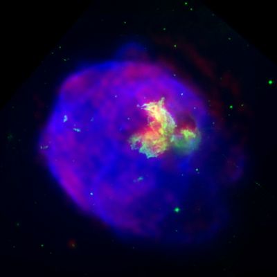 N 63 A - Supernova remnant - HST
"...Attraverso un lungo cammino, fatto di soffici distese erbose e di faticosi guadi; di pietraie, bianche e dimenticate, e di boschi, scuri e  silenziosi, non molto distanti dalle pendici di montagne troppo alte. Ebbene, attraverso questo cammino, faticoso, sono giunto sino alle Porte della Città. Essa appare scura, a causa delle alte mura che la celano e proteggono, ma lascia intravedere la luce variopinta delle sue strade. Chissà se festeggeranno il mio arrivo... "

P.C. Floegers - "Memorie di Viaggio"
Parole chiave: Hubble Images