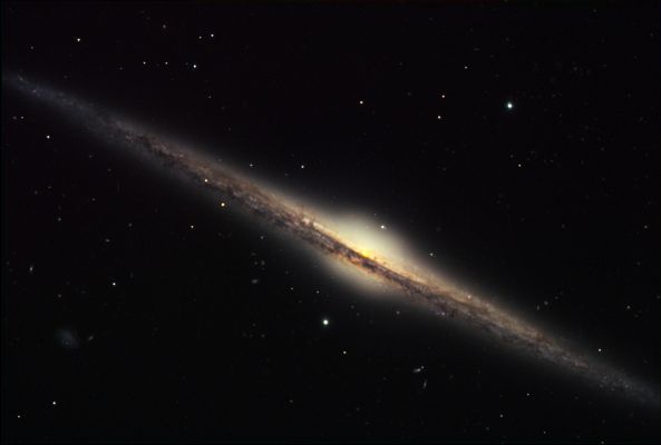 NGC 4565 - The "Needle" Galaxy
"...Vectatio iterque et mutata regio vigorem dant..."

(Seneca)

"...Il cavalcare, il viaggiare ed il cambiare di luoghi (dove vivere) restituscono forza all'animo..."
Parole chiave: From Earth Images