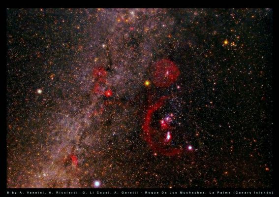 Syrius
"...Se ogni mille stelle ce ne fosse una con pianeti che ospitano una Civiltà avanzata, allora nel raggio di 50 anni luce dalla Terra (una distanza risibile, ragguagliata alle dimensioni dell'Universo...) dovrebbe esistere almeno una di queste stelle..."

(una conseguenza dell'Equazione di Frank Drake - 1961)
Parole chiave: From Earth Images