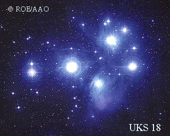M 45 - "The 7 Sisters" - Open Star Cluster in Pleiades (2)
"...Cosa c'è? Ti vedo irrequieto...Hai visto qualcosa?"
"...Non saprei, ma mi è sembrato che qualcuno ci stesse spiando. Ho visto qualcosa muoversi, dietro le Pleiadi..."

P. C. Floegers - "Conversations"
Parole chiave: From Earth Images