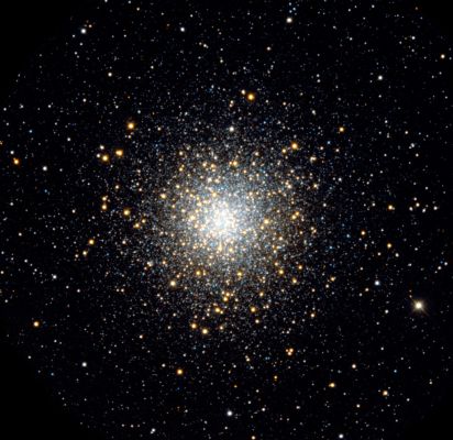 M 10 - Globular Star Cluster
"...Corporis et fortunae bonorum ut initium sic finis est; omniaque orta accidunt, et aucta senescunt..."

(Sallustio)

"...I beni del corpo e quelli che abbiamo ricevuto dal Fato, così come hanno un inizio, hanno una fine: (e così) tutte le cose che nascono, muoiono e, crescendo, invecchiano..."
Parole chiave: From Earth Images