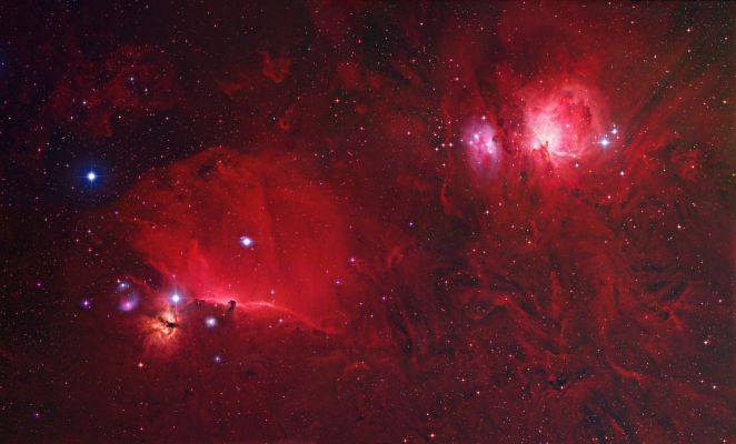 M 42 and M 43 - The Orion Region (The "Great Orion Nebula" and the "Horse-Head Nebula")
"...Il Viaggiatore si ritrovò fuori dall'anomalia in un tempo imprecisabile e dalla uniforme semi-oscurità era ora passato ad un oceano di luce. Si guardò attorno, sporgendosi da una delle finestre della sua nave: molto vicina a lui, sembrava, la Grande Nebulosa di Orione. 
"Bene! - pensò in un attimo di lucida ed entusiastica follia - Allora non sono troppo lontano da casa!..."

P. C. Floegers - "Cronache di Viaggio"
Parole chiave: From Earth Images