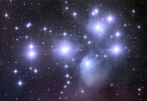 M 45 - "The 7 Sisters" - Open Star Cluster in Pleiades (1)
"...Behind every man now alive stand 30 ghosts, for that is the ratio by which the dead outnumber the living. Since the dawn of time, roughly a hundred billion human beings have walked on Earth. Now this is an interesting number, for by a curious coincidence there are approximately a hundred billion stars in our local universe: the Milky Way..."

Arthur C. Clarke - "2001 - A Space Odyssey"
Parole chiave: From Earth Images