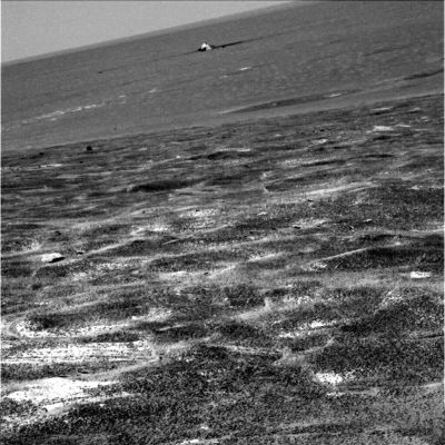 Bright object on Mars (1)
Un oggetto simile (ma non identico!) a quello ripreso dalla Sonda Spirit durante il suo peregrinare verso Bonneville Crater appare anche qui, nell'area Maridiani Planum, da distanza ravvicinata, a poche decine di metri dal Cratere Endurance. Si tratta dello Scudo Termico (Heatshield) o della porzione posteriore del guscio protettivo della navicella (Backshell)? O forse si tratta di qualcosa d'altro? 
La domanda...
Parole chiave: Possible surface anomaly