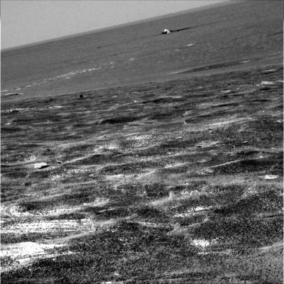 Bright object on Mars (2)
...è difficile e la risposta sicura al 100%, purtroppo (dato che la NASA ed il Centro Controllo Missione tacciono), noi non siamo in grado di darla. Però possiamo riflettere sulla natura dell'oggetto (oggetto che "riflette" benissimo, guarda caso, i raggi del Sole) e cercare di limitare il campo delle possibilità. 
Innanzitutto la NASA non ci ha fornito, in questa circostanza, come invece aveva fatto per la Sonda Spirit, una mappa che indichi i punti di impatto delle tre componenti maggiori che si...
Parole chiave: Possible surface anomaly
