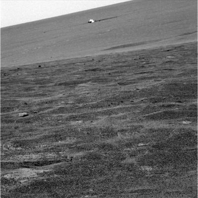 Bright object on Mars (3)
...staccano dalla Sonda in fase di discesa e quindi precipitano sul suolo di Marte. Stiamo parlando, appunto, di Backshell, Parachute ed Heatshield. In effetti, in alcune immagini in campo lungo dell'area Meridiani Planum (vedi, per esempio, le foto della Sezione Mars in Colors), riusciamo a vedere qualcosa che riteniamo essere la Backshell e, attaccato ad essa, il Parachute. Nessuna traccia, invece, dello Scudo Termico il quale, comunque, dovrebbe trovarsi, Km più, Km meno, nei paraggi.
Parole chiave: Possible surface anomaly