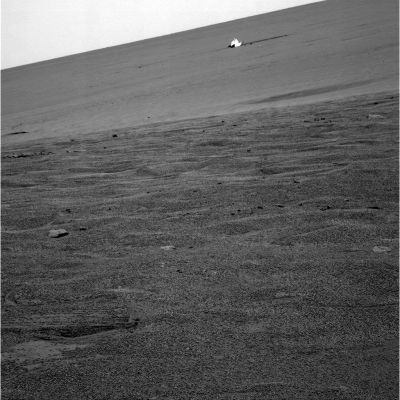 Bright object on Mars (6)
...proprio assomigliare allo Scudo Termico della Navicella (il quale è liscio e rotondeggiante mantre questo oggetto, a guardarlo con attenzione, oltre ad evidenziare una superficie ruvida - ma possiamo sbagliarci in questa valutazione - sembra anche avere una forma piramidale o, comunque, "spigolosa"). Inoltre lo Scudo Termico si sgancia in un momento diverso rispetto alla Backshell e, quindi, dovrebbe anche precipitare in una zona diversa rispetto alla backshell stessa (la quale è dotata di paracadute...
Parole chiave: Possible surface anomaly