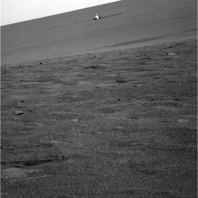 Bright object on Mars (12)
...imbattersi, su Marte o altrove, in qualche cosa che 
1) potrebbe non essere ciò che sembra a prima vista o 
2) essere quello che non si pensa e/o non si osa/spera pensare in prima battuta". 
In altre parole: forse anche i nostri Amici della NASA, ogni tanto, hanno dei dubbi e questo "dubitare" deve farci credere ancora di più e con maggiore convinzione circa la validità(quantomeno teorica) ed importanza della nostra ricerca di "Anomalie".
Parole chiave: Possible surface anomaly