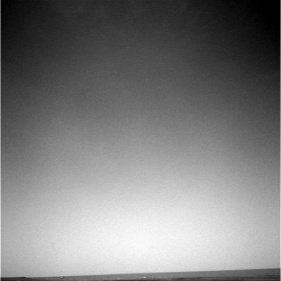 More clouds over Meridiani Planum?
Nuvole di vapore acqueo leggerissime e sottilissime scorrono nel Cielo di Marte. Abbiamo messo un punto interrogativo perchè i "filamenti" della nuvola sono così leggeri e quasi impercettibili che qualcuno potrebbe anche pensare che si tratti di effetti prismatici, riflessi o, comunque, di qualcosa di diverso dai "cirro-strati". Voi cosa ne pensate? Le vedete le nuvole (in alto e a Sn) o no?
Parole chiave: Postcards from Mars