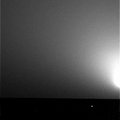 A bright object on the Martian Surface and a "star-like" object in the Sky (1)
...costituisca un oggetto reale, probabilmente in rapido movimento. In questo frame, invece, l'oggetto che più ci ha colpito è il medesimo di cui abbiamo parlato in precedenza e di cui abbiamo intravisto le fattezze attraverso le immagini riprese durante il giorno (forse lo "Scudo Termico" della navicella; forse un altro rottame spaziale o forse una roccia cristallina). A parere di chi scrive, questa immagine testimonia in maniera incontrovertibile l'origine metallica del manufatto. Per quanto attiene la...
Parole chiave: Possible Surface and Orbital Anomaly