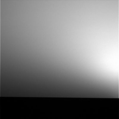 More "star-like" objects in the Martian Sky (2)
...spostamento di questi "corpi luminosi" nel Cielo Marziano. Il cambio di filtri/colore o di tempi di esposizione e scatto, infatti, potrebbe influire (anzi: influisce certamente) sulla "luminosità" apparente di questi corpi, ma non può certo incidere sulla loro posizione. L'angolo di ripresa per questa serie di immagini, per di più, non cambia: la camera del Rover è FISSA e guarda sempre nella stessa direzione mantenendo sempre la medesima posizione.
Osservate attentamente questo frame e poi...
Parole chiave: Possible Orbital Anomalies