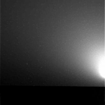 More "star-like" objects in the Martian Sky (3)
...confrontatelo con il successivo. Quattro star-like objects molto deboli che formano una sorta di rombo nel frame precedente e tre in questo, luminosissimi, uno dei quali sembra "poggiato" sull'orizzonte Marziano. La differenza di luminosità del Cielo di Marte (così come la "trama" della fotografia) è/sono chiaramente imputabile/i ai filtri usati, ma i cambi di posizione relativa degli "star-like" objects DEVONO dipendere da altri fattori. O forse si tratta, in tutti i casi, di "difetti" dell'immagine?...
Parole chiave: Possible Orbital Anomalies