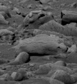 Boulders field (3) - detail
Pensateci: un terreno a - 40° C deve essere duro come roccia, impenetrabile (a meno che non si operi con delle trivelle) e comunque dovrebbe presentare caratteristiche anche VISIVE totalmente differerenti da quelle che, invece, sembra mostrare. 
Possiamo, anche in questo caso, sbagliarci, ma a noi la superficie Marziana ricorda, sicuramente, una sorta di deserto, ma NON un deserto ghiacciato!
Qualcuno, alla NASA, ha detto che Marte, forse, è "...una gigantesca salamoia..." cioè terriccio, acqua e sali minerali vari miscelati. 
Una salamoia? L'espressione è brutta ma, tutto sommato, potrebbe anche essere accettabile. E poi, in ogni caso, se salamoia deve essere, salamoia sia, ma la domanda rimane: a quale temperatura giace, almeno abitualmente, questa salamoia???
Parole chiave: Martian landscapes