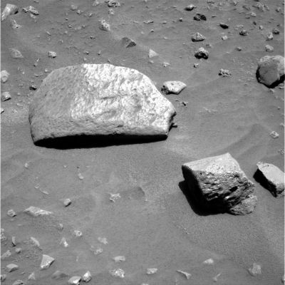 Slot-Rock and "The Shell" (7)
...sempre è facile rispondere a tutte le domande. 
Il caso della Conchiglia Ginny è solo uno dei (recentissimi) misteri di Marte che, purtroppo, non solo non vengono spiegati, ma non vengono neanche presi in considerazione (neppure al solo fine di "demolire" la possibile scoperta).
Nessuno di noi teme un "Ci dipiace, vi sbagliate". 
Ciò che temiamo davvero è questo silenzio, sempre più pesante, che in passato calò sulle Anomalie Lunari e che adesso, più cupo che mai, sta scendendo su Marte...
Parole chiave: Slot-Rock and "The Shell" area