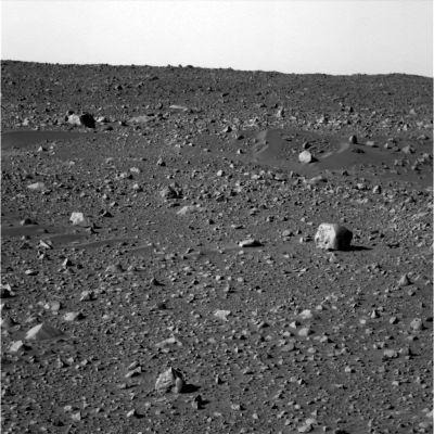 Anomaly or just a stone? (1)
I Cultori e Cercatori di "Martian Artifacts", dalla Sfinge e le piramidi di Cidonia ai "manufatti" individuati in prossimità del luogo di atterraggio delle Sonde Viking e Soujourner, hanno trovato terreno fertilissimo nelle immagini della Sonda Spirit. 
C'è un'amplissima casistica al riguardo sul Sito "The Enterprise Mission", con studi al riguardo eseguiti a cura di Mike Bara e Steve Troy.
Il volume di oggetti che questi Ricercatori pensano di aver individuato nelle vicinanze della Sonda Spirit è davvero sbalorditivo. 
Parole chiave: The "Pedestal"