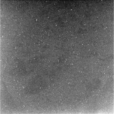 You see the stars, but...it's daytime! (1)
Osservate attentamente il campo ripreso da questo frame (usando il "filtro 8"): sembra, decisamente, un'altra fotografia del Cielo Marziano in cui si possono vedere stelle ed altri (almeno 2) "star-like" objects che sembrano muoversi secondo percorsi e traiettorie proprie, incoerenti rispetto al moto del Pianeta. Tutto chiaro?
Per nulla! Il problema, infatti, è che questa immagine è stata presa intorno alle 09:20 a.m., ora di Marte, e quindi a giorno fatto. Come si spiega che è identica (rectius: estremamente simile) a quelle scattate alle 2 di notte? 
Siamo noi a non capire (e può anche essere) oppure c'è qualcuno che sta "confondendo" ed "intorbidendo" non tanto le acque, quanto i Cieli di Marte (e può essere anche questa la verità)? 
Parole chiave: Controversial