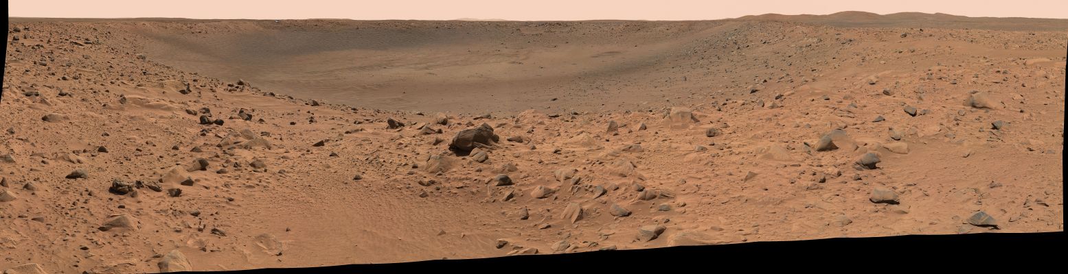 Bonneville Crater - Sol 68 (Almost True Colors; credits: NASA/JPL-Caltech)
Due immagini diverse, eppure identiche, del Cratere Bonneville. Entrambe le fotografie sono in "almost true colors". 
A parte questa definizione (ridicola) di "colori QUASI veri" (per accettarla occorrerebbe definire il "QUASI"), non è difficile notare come il primo panorama sia molto più pallido del secondo. 
E poi, se entrambe le immagini sono in colori QUASI veri, bisognerebbe saper rispondere alla (per nulla oziosa) domanda: quale delle due è quella più "QUASI vera"? 
Esiste, insomma, un modo scientifico per scoprire se il Cratere Bonneville è giallastro o arancione?
Parole chiave: Bonneville Crater