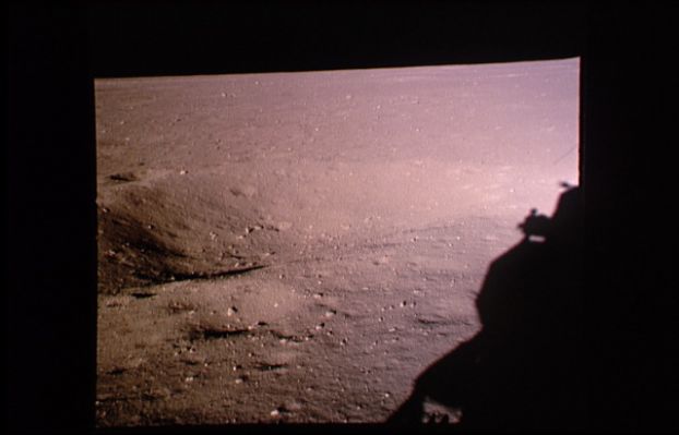 AS 11-37-5453 - Sea of Tranquillity (3)
prosieguo della panoramica iniziata con i frames AS 11-37-5449, 5450 e 5451. Vedi il commento al frame precedente.
Parole chiave: Postcards from the Moon