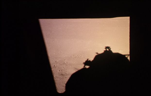 AS 11-37-5462 - A distant hill...(1)
Splendida desolazione. 
Si, in questa immagine la definizione sembra perfetta ed appropriata.
Parole chiave: Lunar Horizon