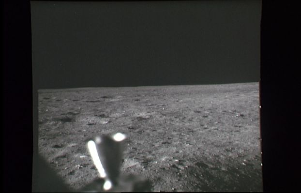 AS 11-39-5747 - A star over the Sea of Tranquillity (6)
...Se quanto asserito in sede di commento al frame precedente fosse vero, allora dovremmo domandarci che fine abbia fatto Sirio. Può anche darsi che gli Studiosi che collaborano con il Dr Hoagland abbiano fra le mani maggiori informazioni rispetto a quante ne abbiamo noi, ma la nostra sensazione è che di "stelle", fisse e/o in movimento, nelle foto Apollo se ne vedono tante e forse, prima di azzardarsi a dire di quale stella si tratti, bisognerebbe analizzare attentamente TUTTO il materiale disponibile...
Parole chiave: Possible Anomaly