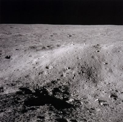 AS 11-40-5890 - Moonscape (2)
...dobbiamo essere pronti a vedere di tutto, rimanendo sorpresi sempre, e senza escludere - a priori - nulla. Mai. Certo è che alcune interpretazioni di "presunti manufatti" rinvenuti sulla Luna e Marte ci sembrano davvero MOLTO forzate. 
Noi non vogliamo dire che questi Ricercatori sono in malafede, sia chiaro. Noi pensiamo che costoro cerchino "disperatamente" di vedere qualcosa e che quindi, alla fine, ci riescano. Ma che cosa vedono realmente? Uno dei punti cardine nella ricerca delle anomalie è...
Parole chiave: Moonscapes
