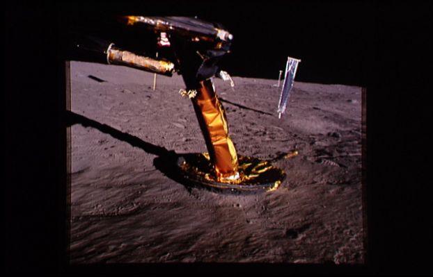 AS 11-40-5920 - The search for dust (4)
...è plausibile (non diciamo "sicuro" o "molto probabile") che la parte inferiore del LM sia rimasta perfettamente (o quasi) pulita. Inoltre c'è anche la possibilità che questa "appicicosissima" polvere di Luna non attacchi sulle superfici metalliche (e, in effetti, basta guardare le immagini che mostrano i dispositivi scientifici disposti sulla superficie Lunare - ed anche il Lunar Rover! - ) per notare che sono tutti "pulitissimi"! Avete altre idee? Ditecele e le valuteremo...
Parole chiave: Moon dust