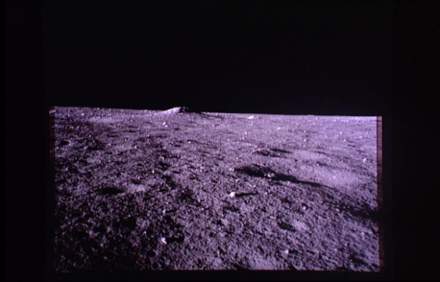 AS 12-46-6810 - The "Mound", in the distance
In questa immagine (e nelle prossime, eccetto AS 12-46-6811) possiamo di nuovo vedere la strana "collinetta" (mound) che tanto ha colpito sia noi, sia gli astronauti. Bisogna anche notare, quale elemento ulteriore di "stranezza", le caratteristiche del paesaggio Lunare circostante in rapporto all'Anomalia (secondo noi) di superficie che ora osserviamo. Praticamente si tratta di una zona...
Parole chiave: Controversial