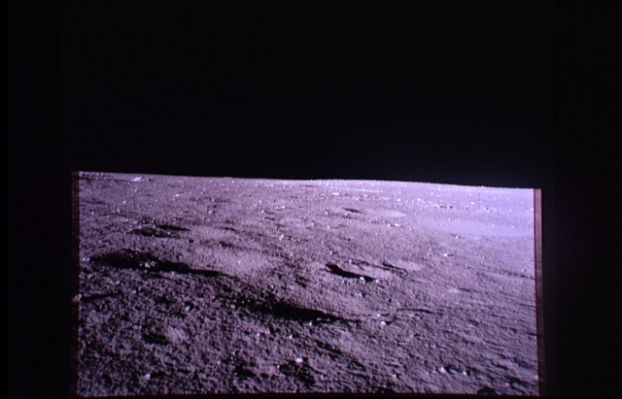 AS 12-46-6811 - The surroundings of the "Mound"
...pianeggiante, con alcuni crateri da impatto ben visibili (il più grande è il Surveyor Crater, che esamineremo in dettaglio dopo), e con la presenza di alcune rocce di modeste dimensioni (boulders) sparse quà e là. La "collinetta" che, in un contesto diverso, (ed ancorchè di forma "strana"), si sarebbe ampiamente potuta giustificare, qui, in questo specifico punto, una volta considerate le caratteristiche di tutta l'area a cui essa accede, ci sembra TOTALMENTE FUORI POSTO. Ed è questa, secondo noi,...
Parole chiave: Moon Panorama