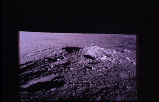 AS 12-46-6822 - The "Mound", from a short distance (1)
...la vera "Anomalia" che bisognerebe indagare! In questa immagine (e nelle 3 che seguono) alcuni scatti ravvicinati della collinetta. Effettivamente, da breve distanza (ma l'effetto dipende anche dall'angolo visuale adottato per scattare la fotografia), le simmetrie alle quali avevamo accennato all'inizio sembrano dissolversi e ciò che ci troviamo davanti è solo un mucchio di terreno, circondato da qualche macigno.
Parole chiave: Controversial