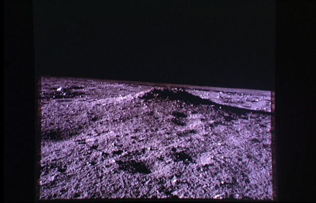 AS 12-46-6827 - The "Mound", again... (1)
...il suo comandante hanno confermato di aver notato la presenza di vapore..." (M. Light - "LUNA"). Prendiamo atto e passiamo ad altro. Ancora la "collinetta" di cui abbiamo parlato a lungo, ripresa da una distanza di circa 10 metri. Ancora una volta non possiamo non rilevare la (apparente) simmetria che la caratterizza.
Parole chiave: Controversial