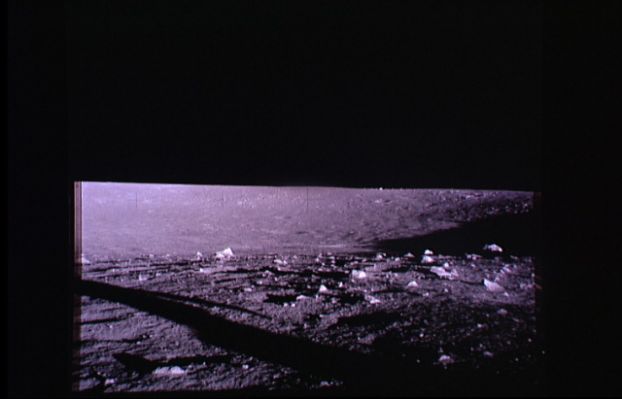 AS 12-46-6850 - Shadows and "Star-like" Lights over Surveyor Crater (12)
...ha una forma completamente "particolare" e che NON è (e NON può essere) una stella. Ed è anche (a questo punto) quasi ovvio far notare che, nel frame ancora successivo, l'oggetto è nuovamente scomparso. Riapparirà, molto più luminoso, in una posizione totalmente diversa rispetto alla precedente ed assieme ad un altro "star-like" object nel frame AS 12-46-6851 che segue.
Parole chiave: Moon Panorama - Surveyor Crater