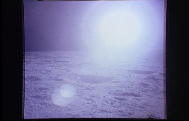 AS 12-47-6972 - Up-Sun (3)
...con sola "infiltrazione" nell'immagine dell'irraggiamento.
Parole chiave: Postcards from the Moon