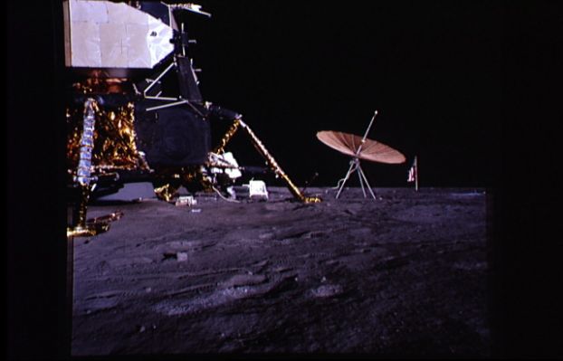 AS 12-47-6981 - The LM and other equipment (2)
...considerazioni economiche, non pensate pure Voi che varrebbe la pena, comunque, di tornare lassù per rispondere a delle domande che, altrimenti, sarebbero destinate a rimanere senza risposta (o con troppe risposte, il che è uguale...)? 
Per ritornare ad "unire" l'Umanità sotto una sola Bandiera, come nel 1969 (e qui non parliamo più di "Stelle e Strisce", ma di Scienza, Tecnica e Progresso)?
Non varrebbe la pena, anzichè continuare ad "avanzare ipotesi", dalle più serie alle più assurde, di "andare...
Parole chiave: Landing & Working Area