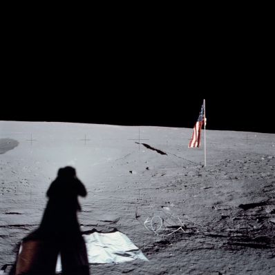 AS 12-47-6984 - The LM and other equipment (3)
...nuovamente a vedere", direttamente e senza "filtri", così da non lasciare più le conoscenze raccolte in mano a "pochi eletti" (ma poi da chi ed in base a quale diritto?!?)?
Certo, obietteranno in molti, sarebbe bello MA... Ma ci sono delle priorità da salvaguardare! Ci sono interessi umani che hanno la precedenza! C'è il Terzo Mondo, i bambini schiavi, le epidemie, le carestie e le malattie endemiche da curare, le guerre da fermare, le pulizie etniche da impedire, i massacri da...
Parole chiave: Postcards from the Moon