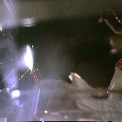 AS 12-47-7009 - What is this? (1)
Ciò che intendiamo dire, in sommissimi capi, è che, forse, era meglio colonizzare la Luna, anzichè costruire lo Scudo Spaziale o gli (assurdi) Space Shuttles e poi fare opera di "International Peacekeeping" (dalla Bosnia all'Iraq) la quale da sola è costata, in Vite e denaro, agli USA ed al Mondo, più di mille Missioni Apollo!!!
Parole chiave: Controversial