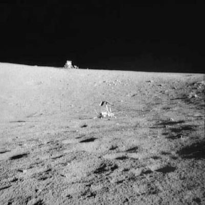 AS 12-48-7091 - The LM in the distance
In questi ultimi frames, invece, una serie di riprese del LM effettuate da qualche centinaio di metri di distanza. Si tratta di fotografie importanti perchè ci fanno vedere come il LM si trovi, effettivamente ed almeno da questo angolo visuale, sul margine superiore di una depressione (il Surveyor Crater) e, quindi, in un punto relativamente alto rispetto all'orizzonte prossimo dell'astronauta che scatta. 
La conseguenza più eclatante di questa situazione prospettica è riscontrabile nel "taglio" dell'orizzonte più lontano (ex: frames AS 12-47-6961 ed AS 12-46-6776).
Parole chiave: Postcards from the Moon