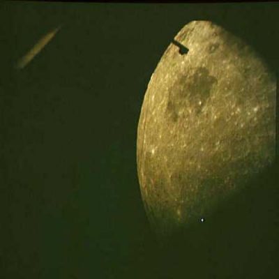 AS 13-61-8741 - Moon from orbit
Forse riusciremo anche a raggiungere, in tempi ragionevoli, le Stelle più vicine, ma se non metteremo "occhi umani" sulle nostre astronavi la vera "Evoluzione" (globale e non individuale: una vera Evoluzione della "Specie Umana") non sarà conseguita. E per raggiungere questa "Evoluzione" occorrerà, probabilmente, la creazione di una Nuova Consapevolezza (oltre che di una Nuova Scienza). 
Una Nuova Consapevolezza che ci possa permettere, a dispetto di quanto da tempo (o da sempre?!?) asseriscono tanti "scienziati" (forse saggi, ma certo vecchi, vuoti ed appagati), di riuscire ad immaginare, almeno,...
Parole chiave: Moon from orbit