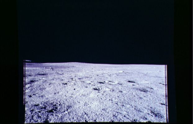 AS 14-66-9289 - Moon Panorama
Apollo 14 - tanto per cambiare... - fu definita una Routinary Mission. Ed era ovvio: se già l'Apollo 12 lo era stata, figuriamoci l'Apollo 14... 
Parole chiave: Postcards from the Moon
