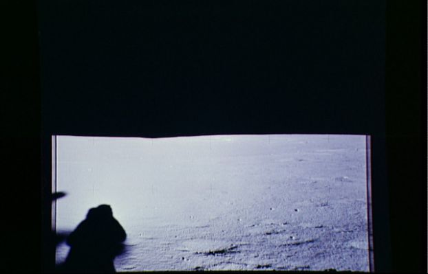 AS 14-66-9294 - Moon Panorama
Come avrete notato Vi stiamo proponendo un panorama a 360° della zona di allunaggio. 
E' anche questa, e ormai lo sapete anche Voi, una procedura standard delle Missioni Apollo: fotografare l'area di arrivo (e di partenza!) da ogni angolo ed a 360° in maniera tale che, se qualcosa dovesse andare storta e si dovesse anticipare precipitosamente la partenza ("NO STAY DECISION"), almeno ci saranno dei dati in più da vedere, esaminare,  controllare e valutare.
E questo è quello che fanno gli astronauti. 
Parole chiave: Postcards from the Moon