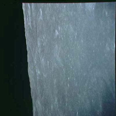 AS 14-73-10070 - In orbit around the Moon
Girovagando lungo un'orbita...Chissà quali erano i pensieri dell'astronauta rimasto nella Navicella, solo, mentre gli altri due passeggiavano sulla Luna. Vorrei citare una frase da un bellissimo film di svariati anni fa:"...Solo, nel silenzio perfetto. Un'orbita dopo l'altra, dopo l'altra, dopo l'altra. E che sarebbe stato di me, mi domandavo, se queste orbite non avessero avuto mai fine?!'...".

(da: "The Ninth Configuration")
Parole chiave: Postcards from the Moon