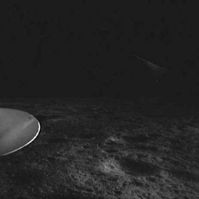 AS 15-85-11364 - The Hadley-Apennine, in the distance (1) - possible bright object near the hill
Gli astronauti David R. Scott e James B. Irwin sono sulla Luna. Per l'esattezza si trovano in prossimità delle "montagne" della Luna: l'area è denominata Hadley-Apennine. Le foto di rito, dopo aver già provveduto al dispiegamento di una serie di attrezzature scientifiche all'esterno del LM (Falcon) prevedono la realizzazione di un panorama quanto più possibile completo e dettagliato dell'area circostante. E' un paesaggio davvero suggestivo: non più una distesa immensa e desolata: il paesaggio cambia...
Parole chiave: Moon Panorama