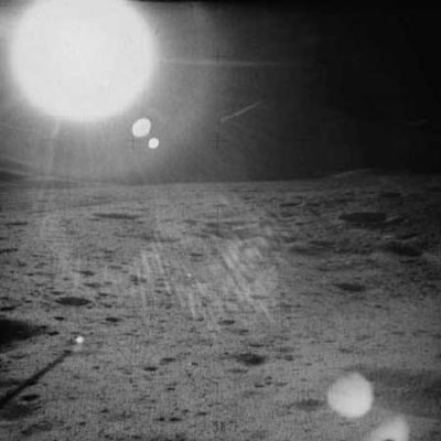 AS 15-85-11368 - The Hadley-Apennine, in the distance (5) - up-Sun
...caratteristiche di "chiarezza e nitidezza" (nonchè di qualità nella percezione dei dettagli) di valore nettamente superiore a quelle scattate "a giorno pieno", ossìa con il Sole alto sull'orizzonte. Specie nella loro versione a colori, le immagini riprese con il Sole "a picco" (o comunque alto) sono quasi tutte e quasi sempre sovraesposte. Inutile dire che la fotografia dei panorami Lunari che risultano sovraesposte diventano, ai fini di analisi e ricerca, praticamente inutilizzabili.
Parole chiave: Moon Panorama