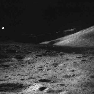 AS 15-85-11370 - The Hadley-Apennine, in the distance (7)
...impegnativo per Scott e Irwin, ma provate a pensare per un attimo anche a quello che deve aver provato il "povero" Worden, rinchiuso nei pochi metri della Navicella madre Endeavour, ad orbitare intorno alla Luna, solo con le sue operazioni ed i suoi pensieri, ad un passo dal baratro dello Spazio, per 67 ore...Noi pensiamo che la Missione sia stata durissima per lui, in maniera particolare.
Parole chiave: Moon Panorama