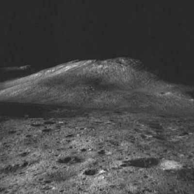 AS 15-85-11372 - The Hadley-Apennine, in the distance (9)
...metri. E' proprio vero: per sapere quanto un'attività è facile o no lo è, bisogna provare! In ogni caso non vorremmo che la visione di queste montagne risultasse fuorviante. Ci sono monti sulla Luna, infatti, che presentano caratteristiche completamente diverse da quelle che possiamo vedere in questi frames. Purtroppo le immagini di queste montagne "diverse", cioè costituite da ascese repentine e picchi - apparentemente - affilati ed inespugnabili (la classica idea che si ha delle montagne di un...
Parole chiave: Moon Panorama