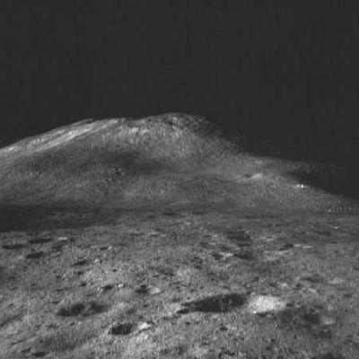 AS 15-85-11373 - The Hadley-Apennine, in the distance (10)
...pianeta inospitale quale Ã¨ la Luna) sono disponibili solo in fotografie scattate dall'alto e cioÃ¨ durante le orbite. Ne vedremo una, in particolare sempre relativa alla Missione Apollo 15, che lascia davvero sbalorditi. In realtÃ , se la visione dalla Lune di queste alture che sono poco piÃ¹ di "collinette" Ã¨ giÃ  suggestiva, provate ad immaginare che cosa potrebbe voler dire trovarsi alle pendici di una montagna scoscesa ed imponente, magari di gran lunga piÃ¹ alta del nostro "Tetto del Mondo":l'Everest...
Parole chiave: Moon Panorama