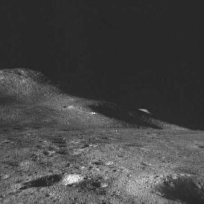 AS 15-85-11375 - The Hadley-Apennine, in the distance (12)
Per quanto attiene questo frame (e gli altri simili che lo anticipano e seguono) abbiamo la sensazione, avendolo analizzato usando particolari filtri e strumenti di contrasto, che si tratti...
Parole chiave: Moon Panorama