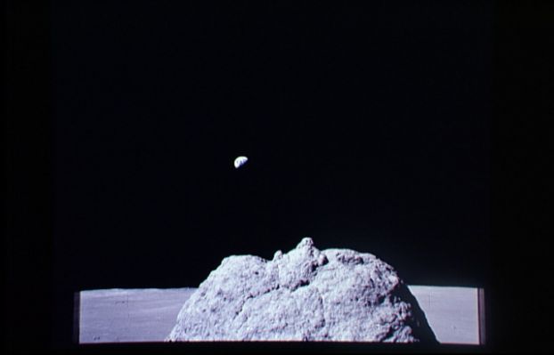 AS 17-137-20961 - The Earth over a large boulder (2)
nessun commento
Parole chiave: Postcards from the Moon