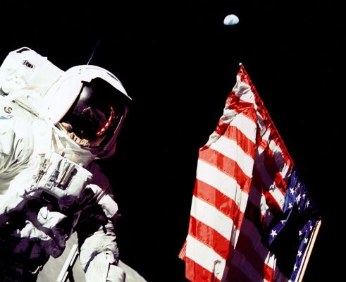 AS 17-134-20384 - Astronaut, Flag and the Earth
nessun commento
Parole chiave: Postcards from the Moon