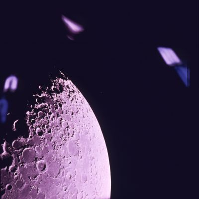 AS 15-88-12007 - Dancing in the night... (1)
nessun commento
Parole chiave: Possible Orbital Anomaly